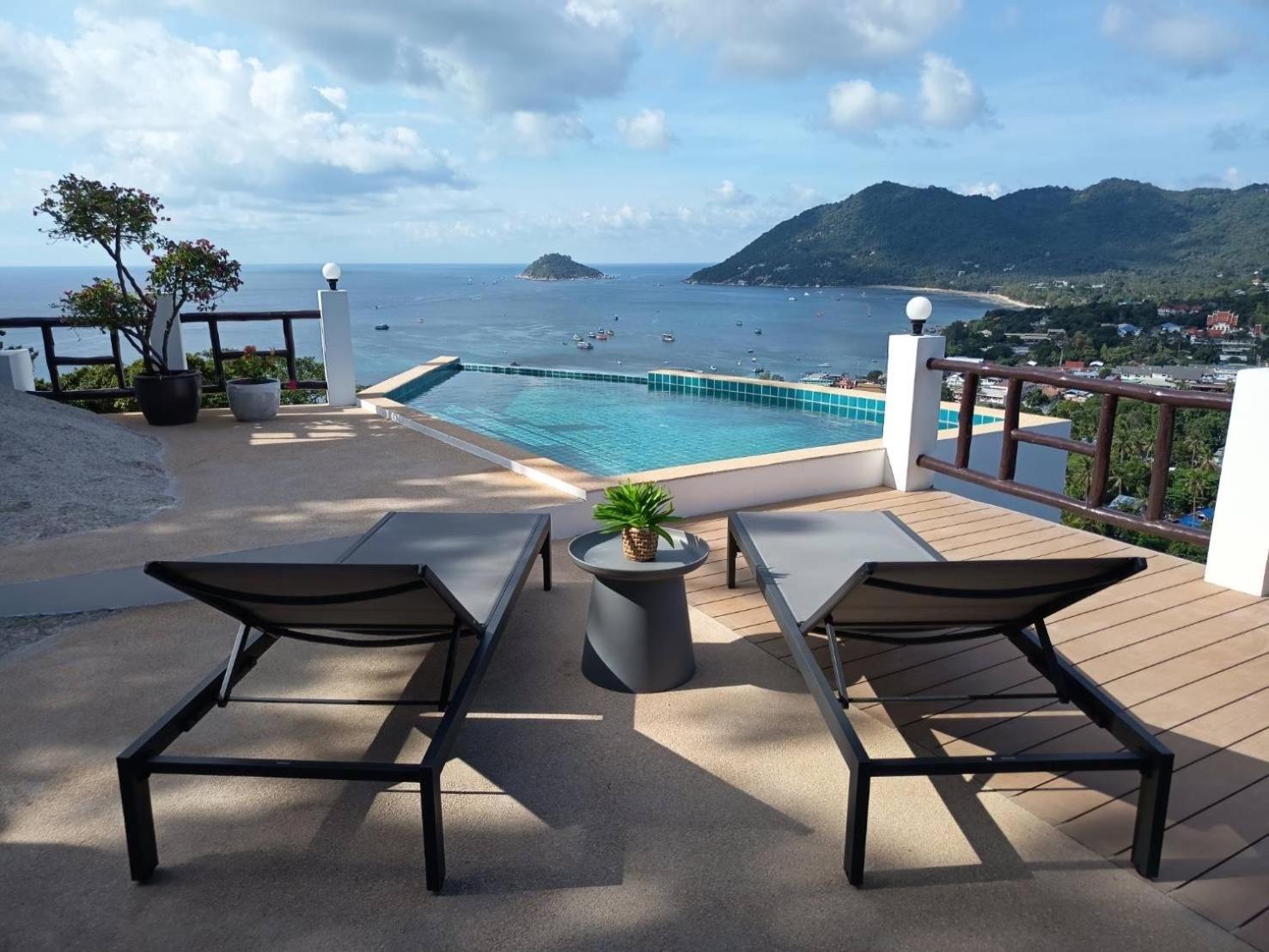 Villa Notch View